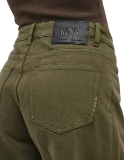 Amber Barrel Leg Jean