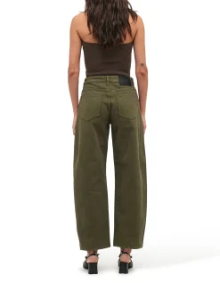 Amber Barrel Leg Jean