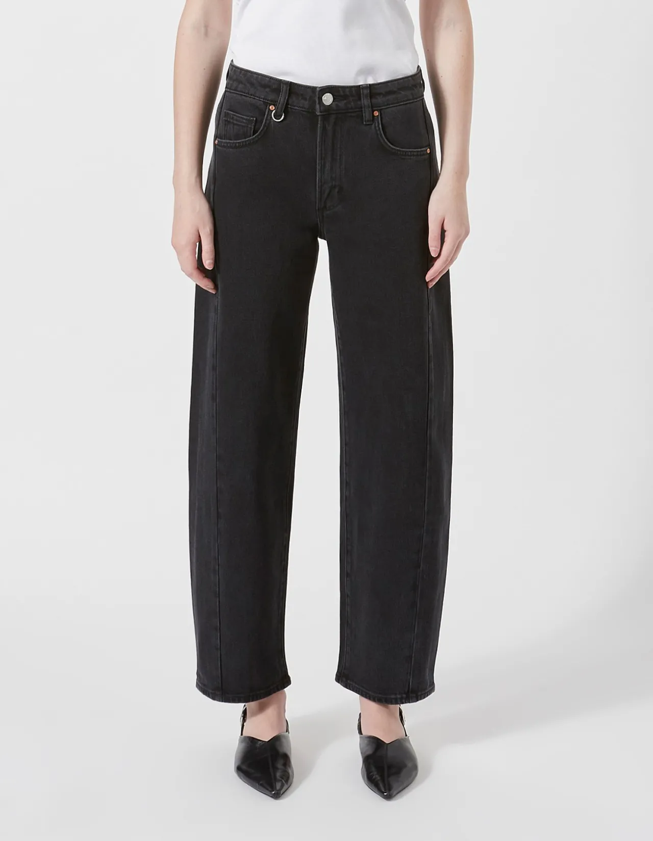 Amber Barrel Mid Rise Barrel Leg Jeans