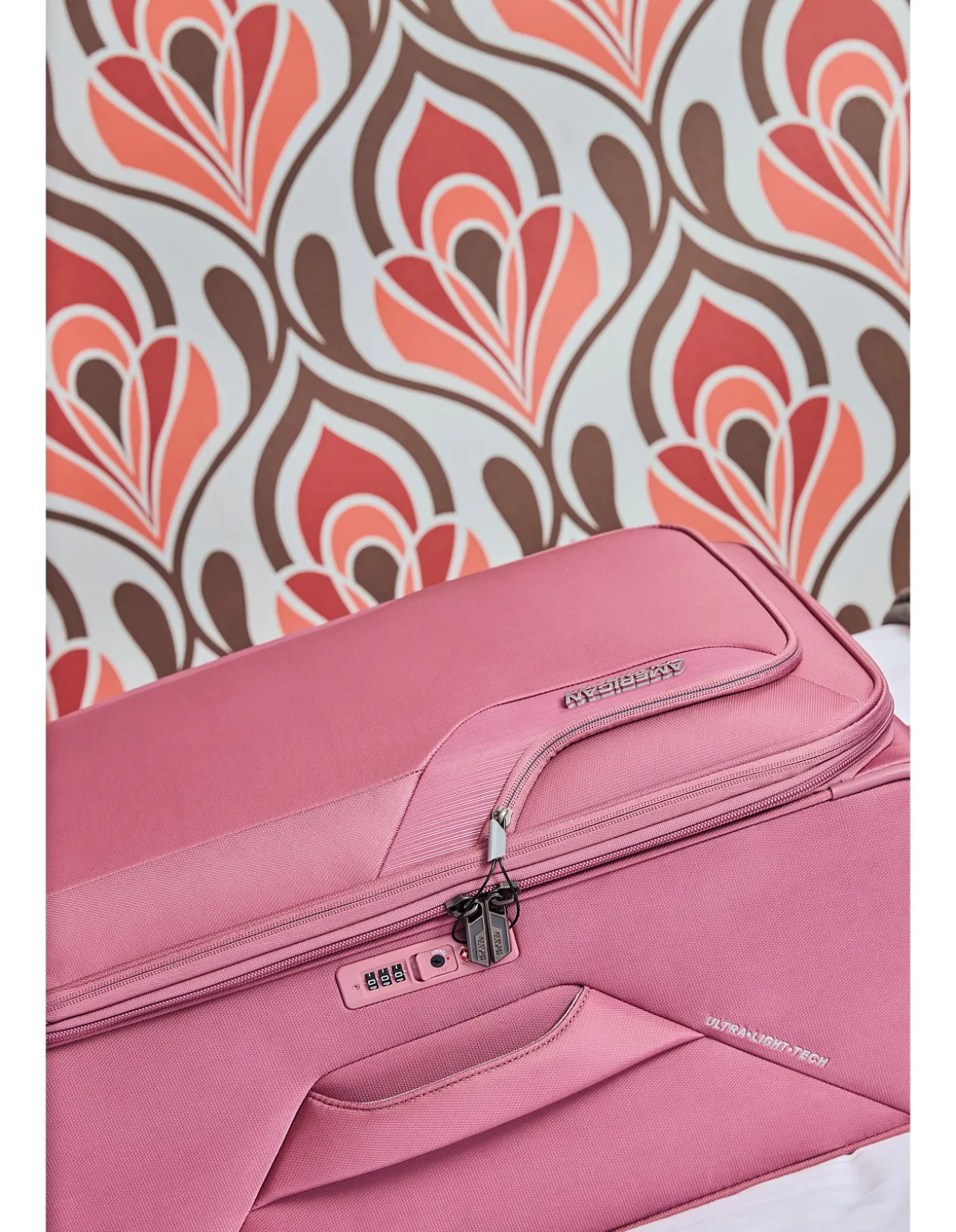 Applite 5 55cm Expandable Small Carry-On Suitcase Lilas Pink