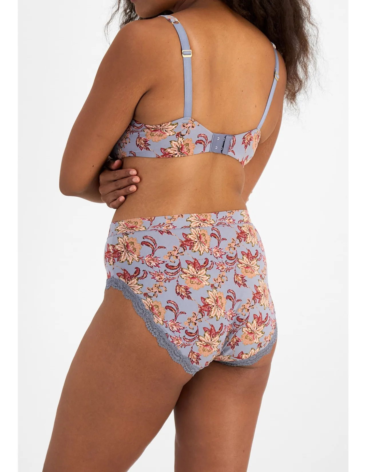 BARELY THERE LUXE FULL BRIEF