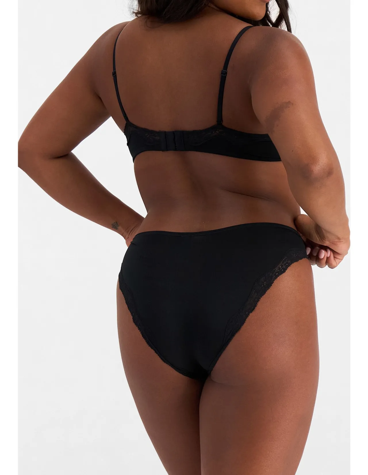 BASES FLEX LACE BIKINI BRIEF