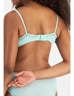 BASES FLEX LACE BRALETTE