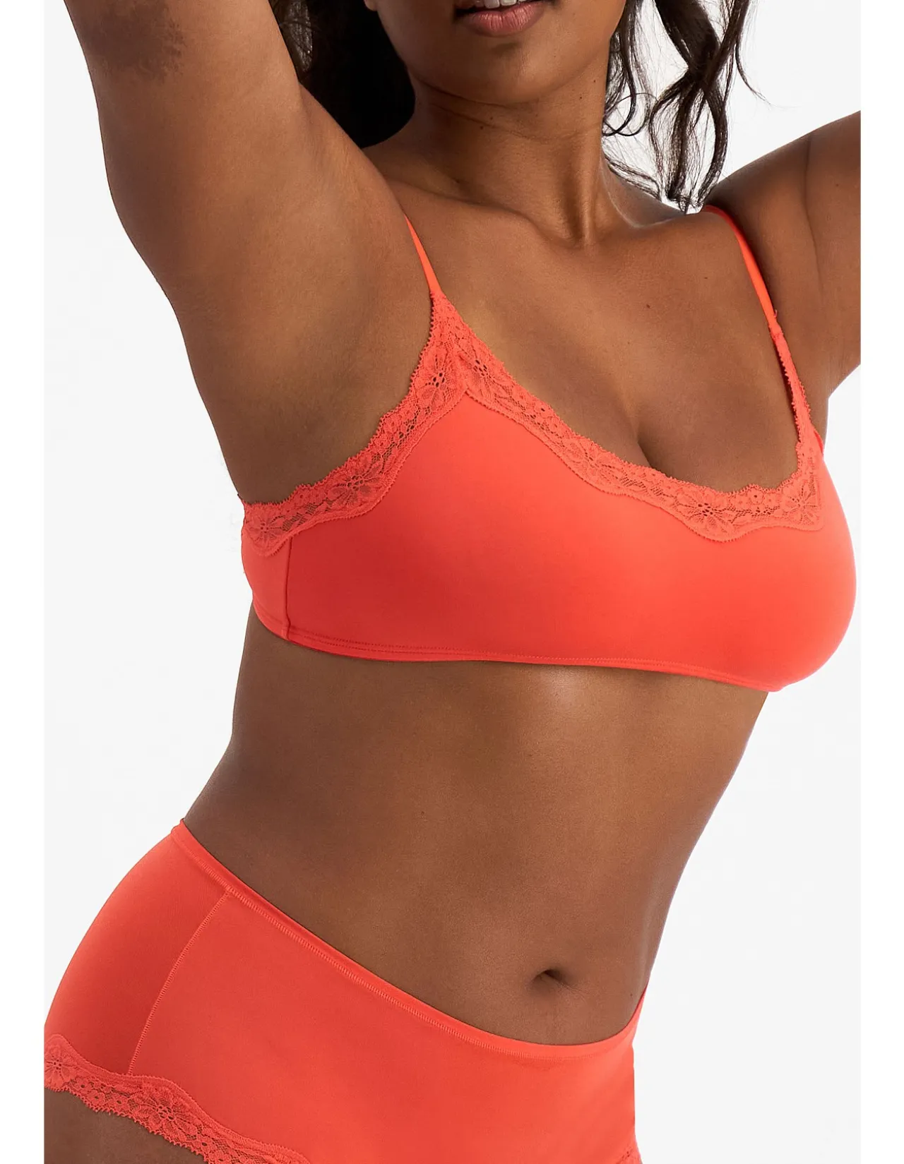 BASES FLEX LACE BRALETTE