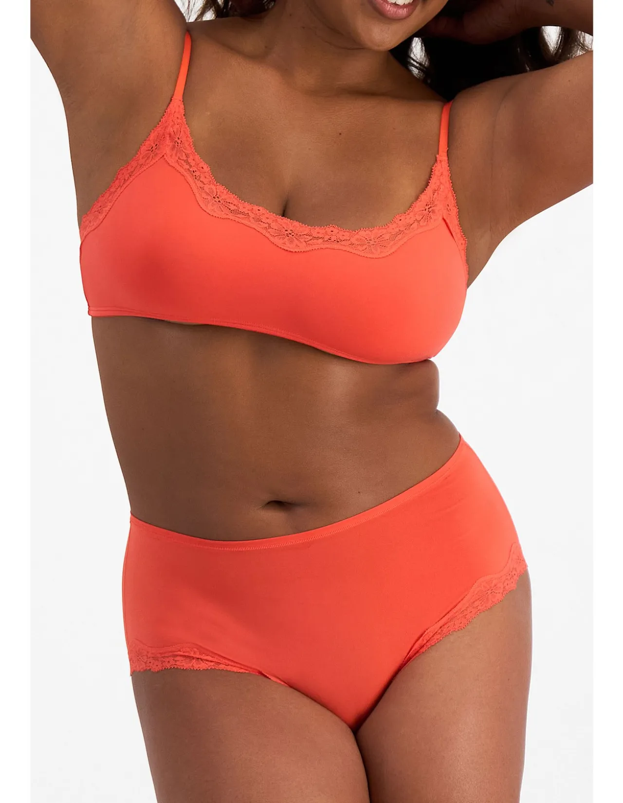 BASES FLEX LACE BRALETTE
