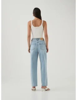 Billie Straight Ankle Jean