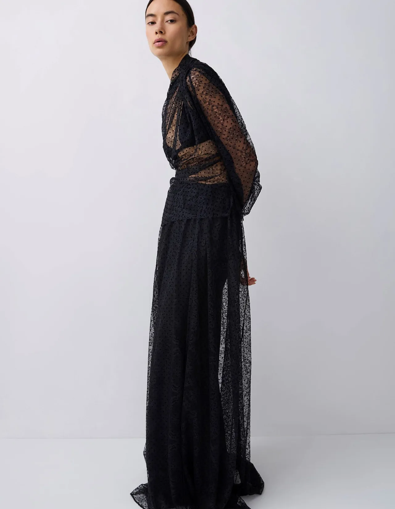 BLACK SPOT LACE DECODE LONG SLEEVE TOP
