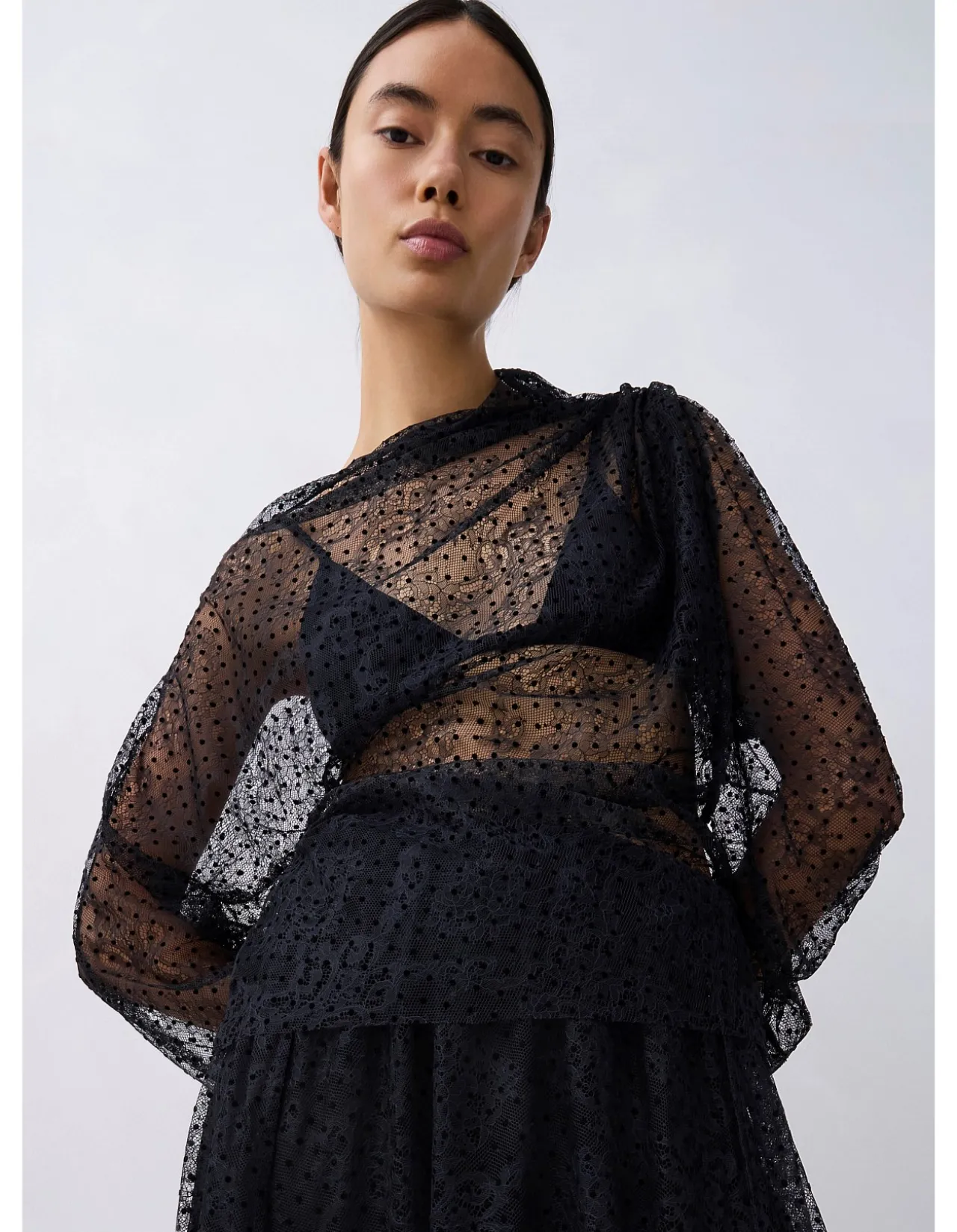 BLACK SPOT LACE DECODE LONG SLEEVE TOP