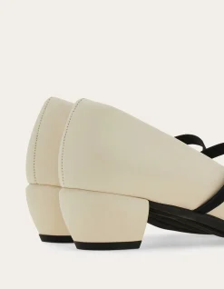 BLOCK HEEL PUMP WITH NEW VARA BUCKLE