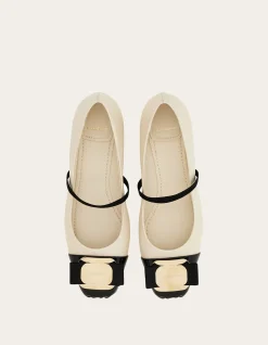 BLOCK HEEL PUMP WITH NEW VARA BUCKLE