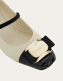BLOCK HEEL PUMP WITH NEW VARA BUCKLE