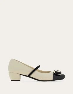 BLOCK HEEL PUMP WITH NEW VARA BUCKLE