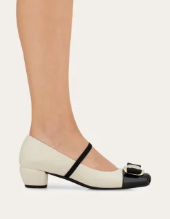 BLOCK HEEL PUMP WITH NEW VARA BUCKLE