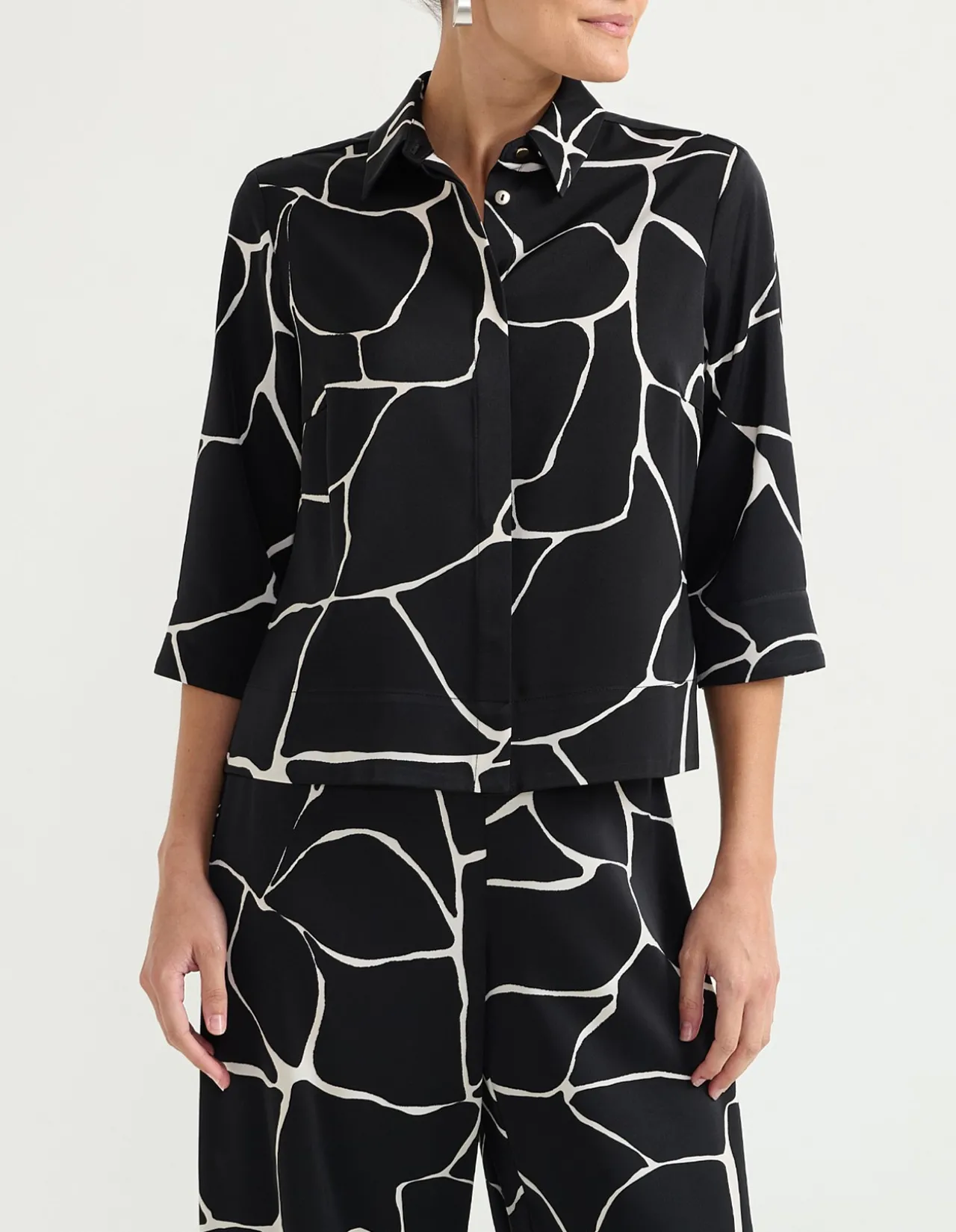 BOXY SATIN SHIRT