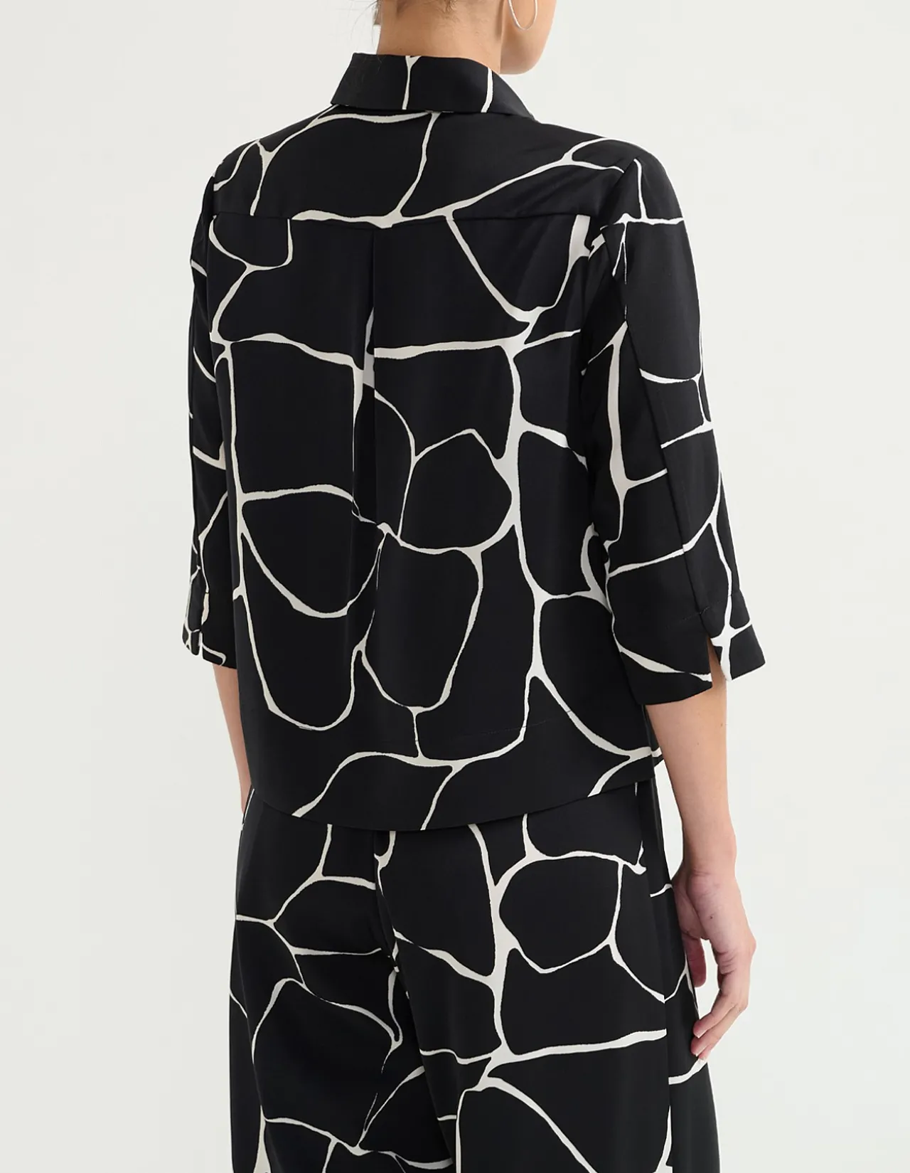 BOXY SATIN SHIRT
