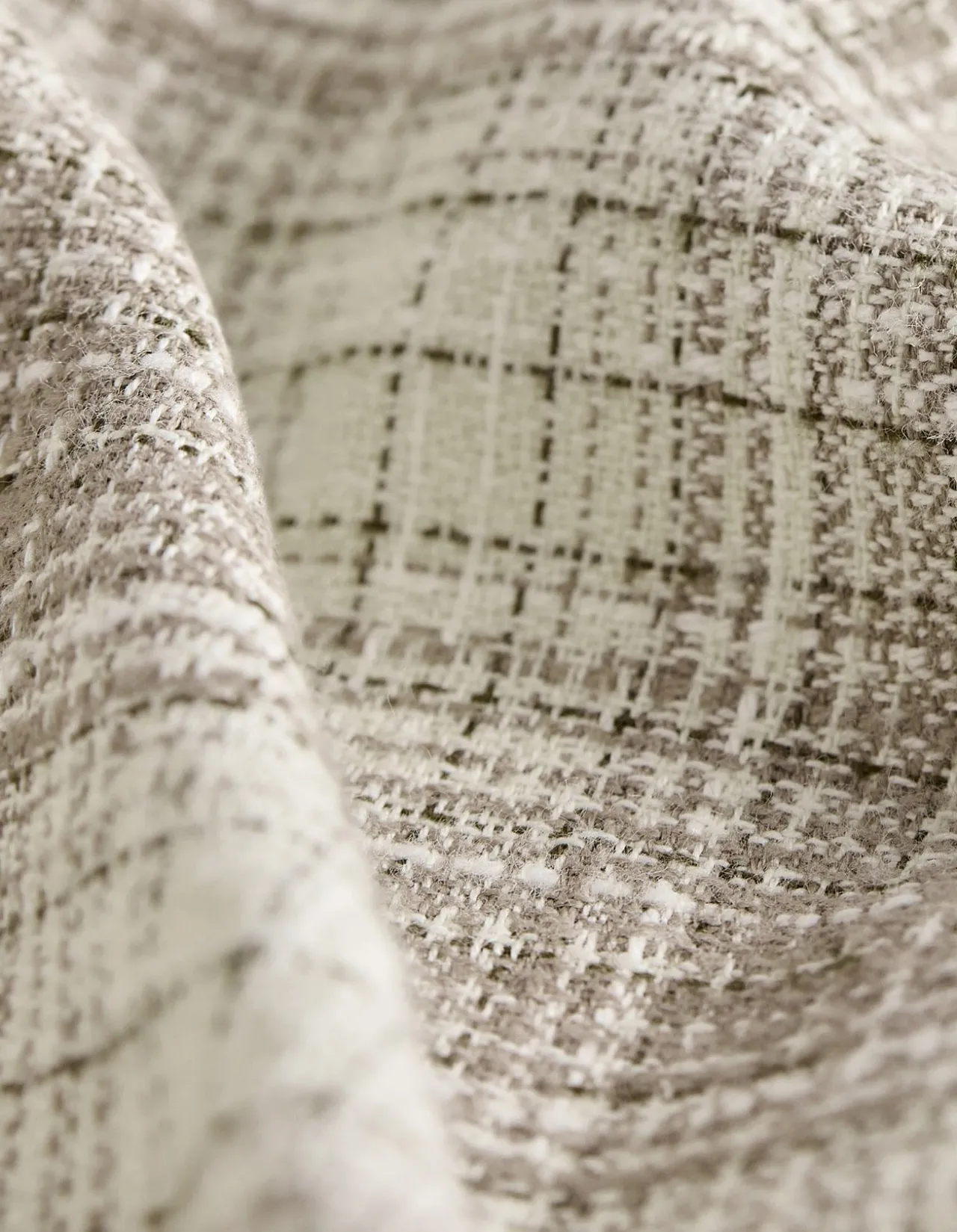 Button-Up Shirt in Textured Check