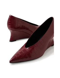 CAMYE MO BURGUNDY CROC LEATHER