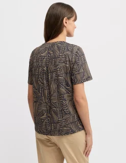 CENTRAL GEOMTRIC PRINT TEE