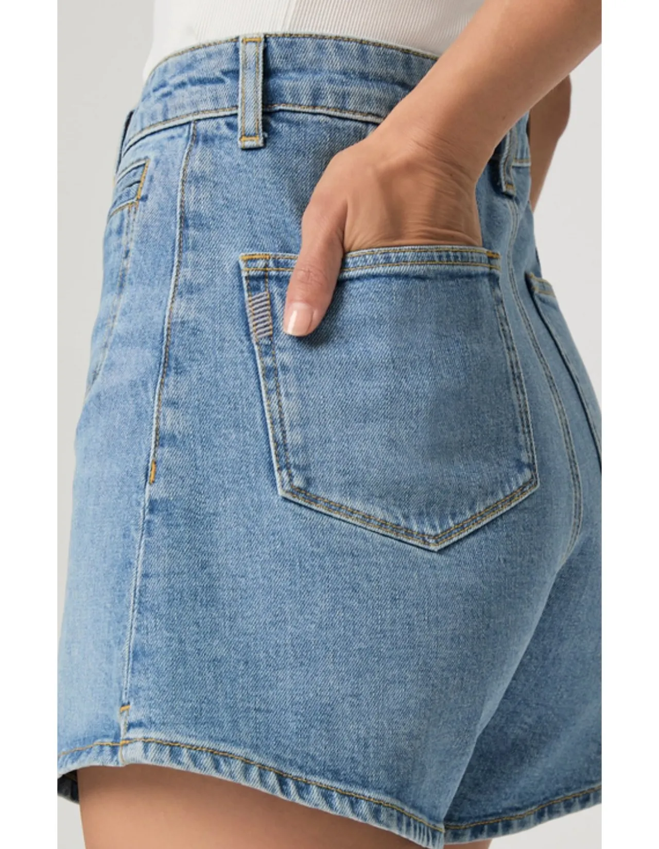 Dani Short W/Double Welt Stitch Through Pkts