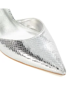 DEBATE COURT IN SILVER