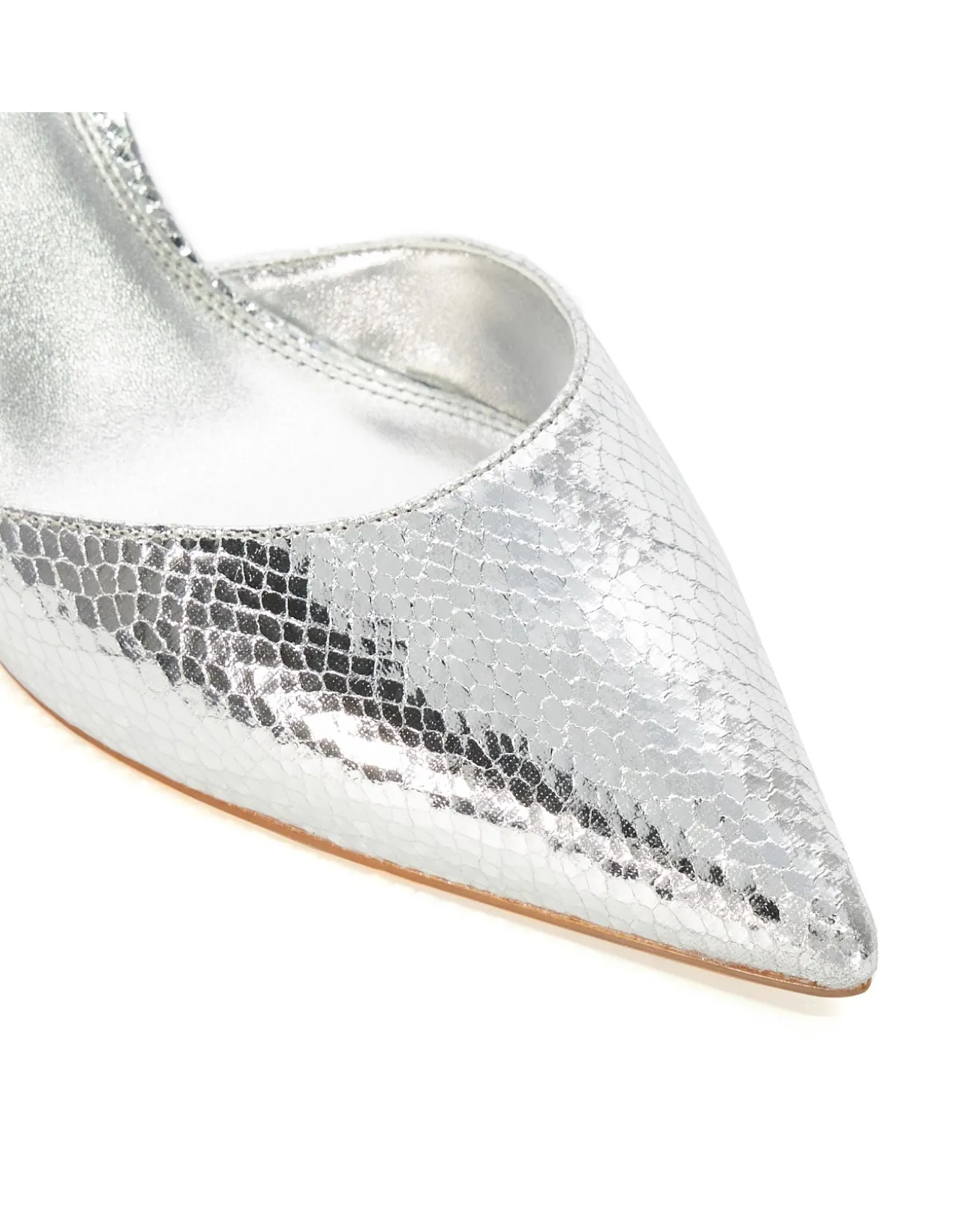 DEBATE COURT IN SILVER