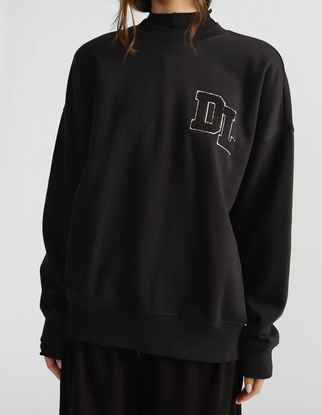 D-LUXE LOGO CREW SWEAT