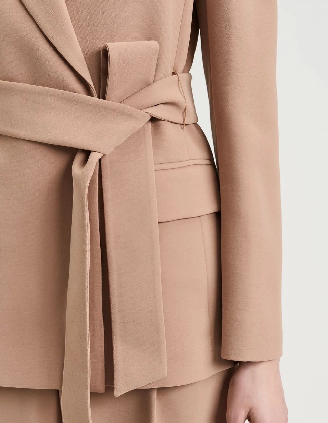 DOUBLE WEAVE TIE BELTED BLAZER
