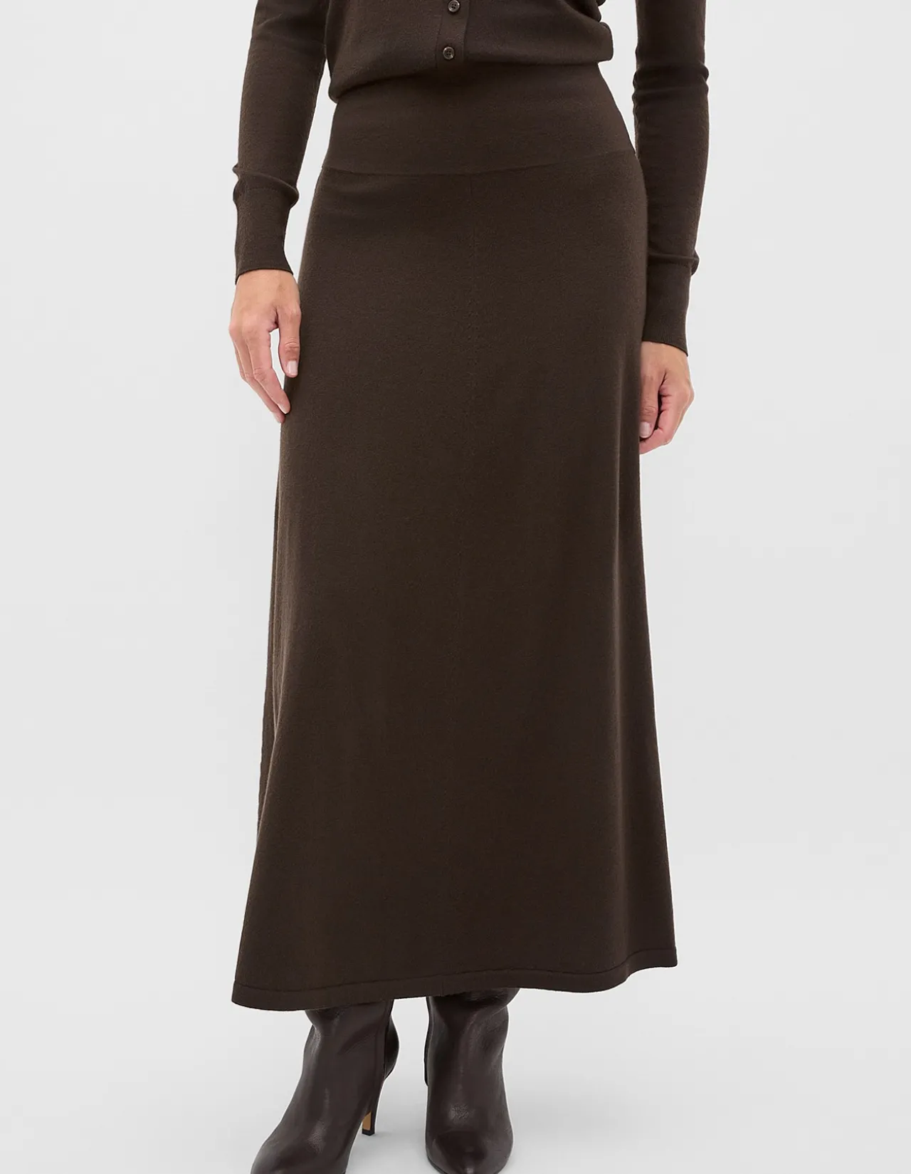 DRAPEY KNIT SKIRT