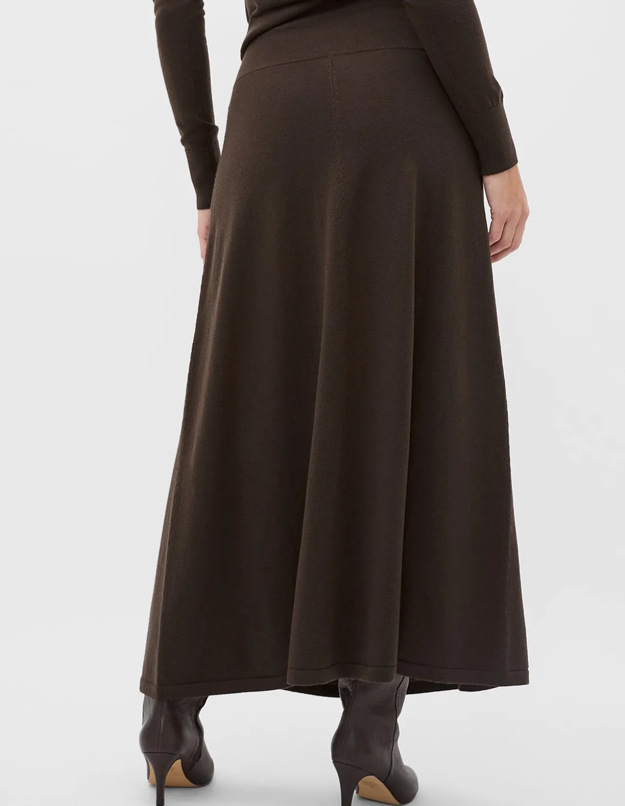DRAPEY KNIT SKIRT