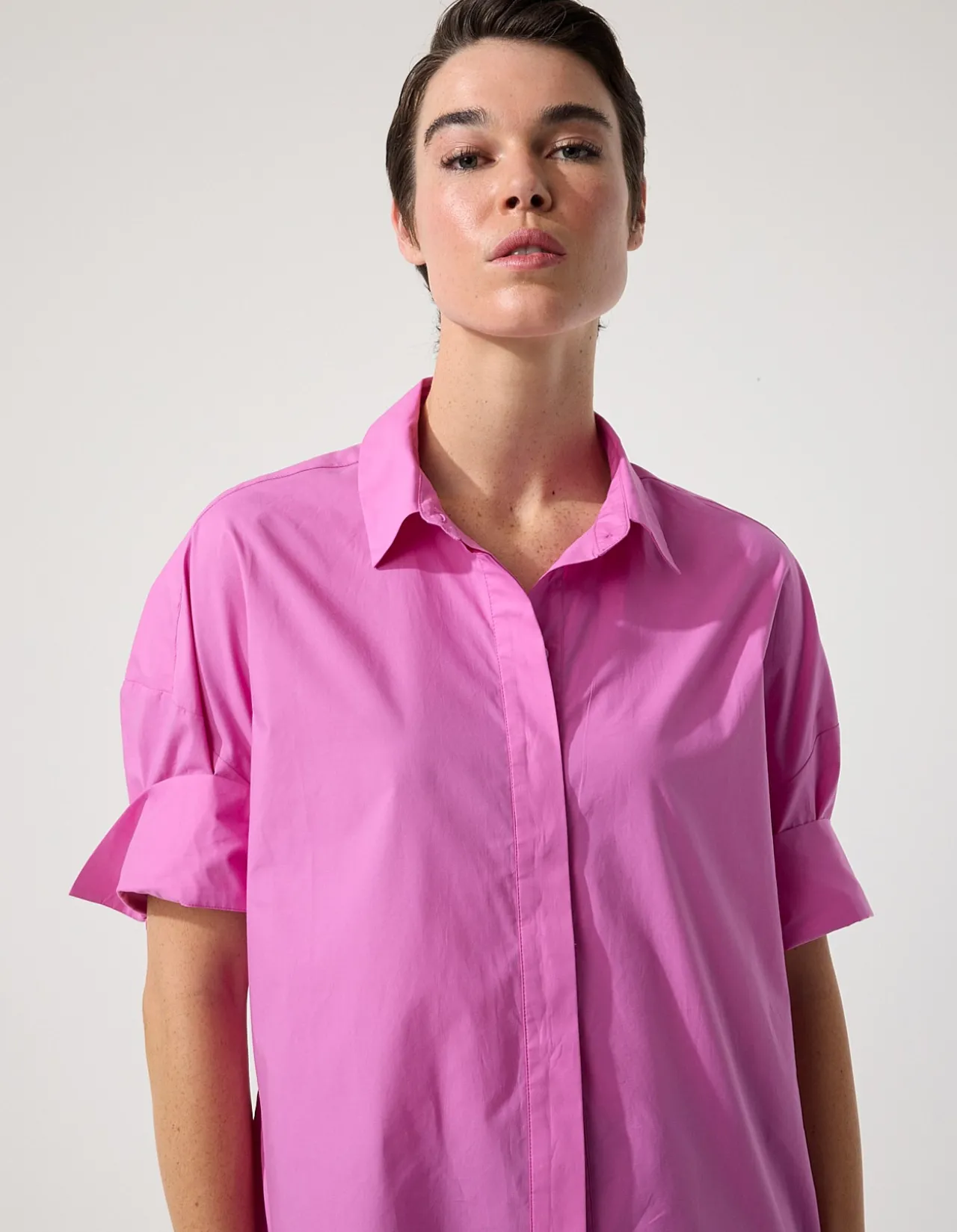 ESSENTIAL POPLIN SHIRT