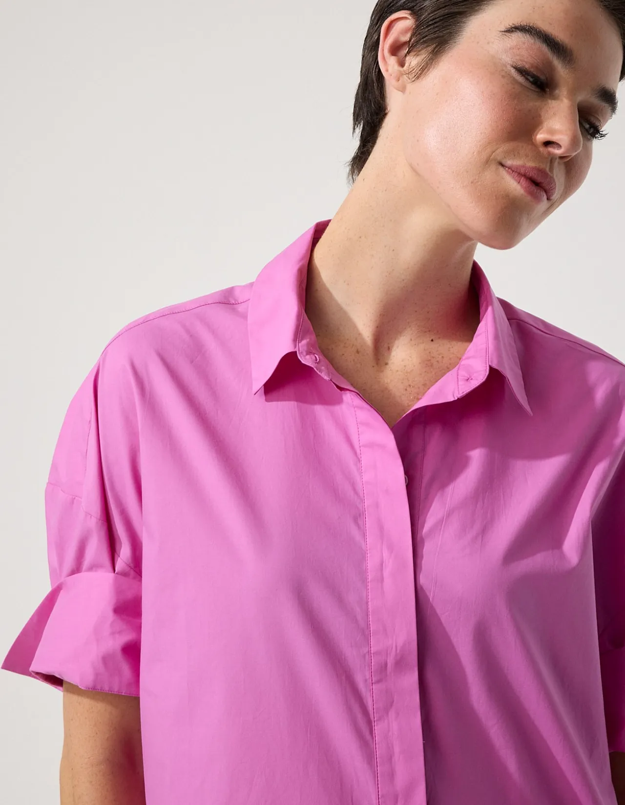 ESSENTIAL POPLIN SHIRT