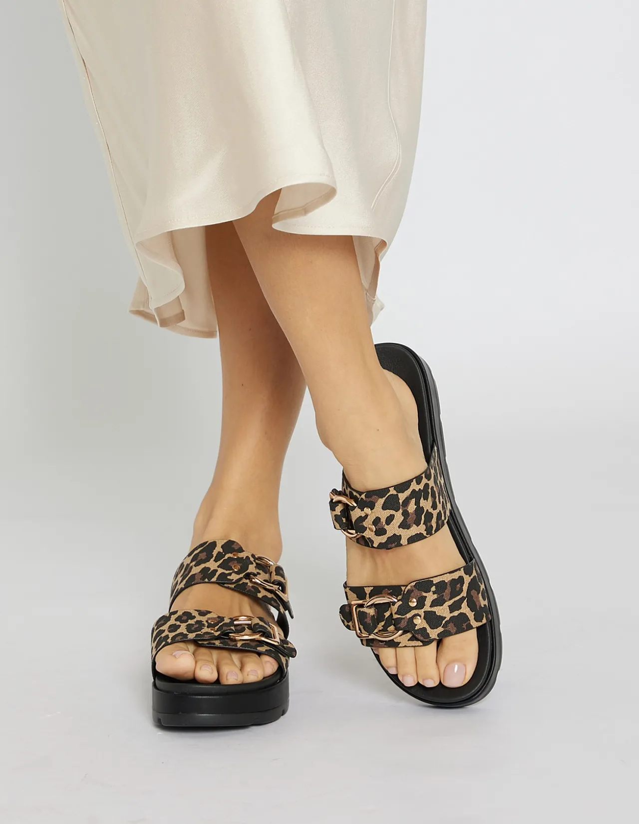 FICTION FLAT SANDAL