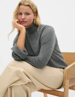 FINE MERINO MOCK NECK KNIT