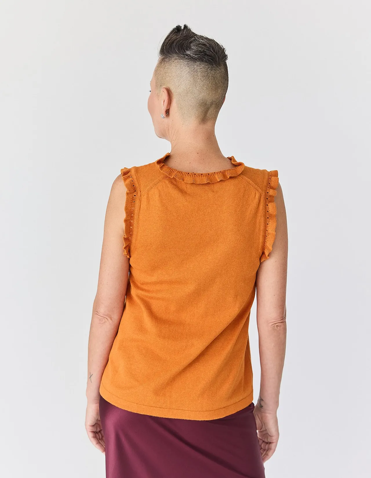 FRILL CREW SHELL KNIT IN ORANGE