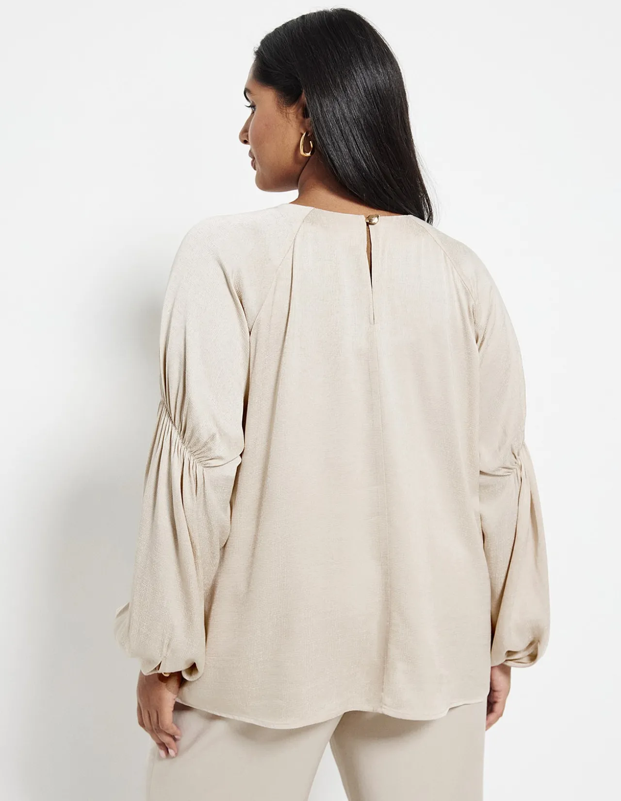 GATHERED SLEEVE BLOUSE