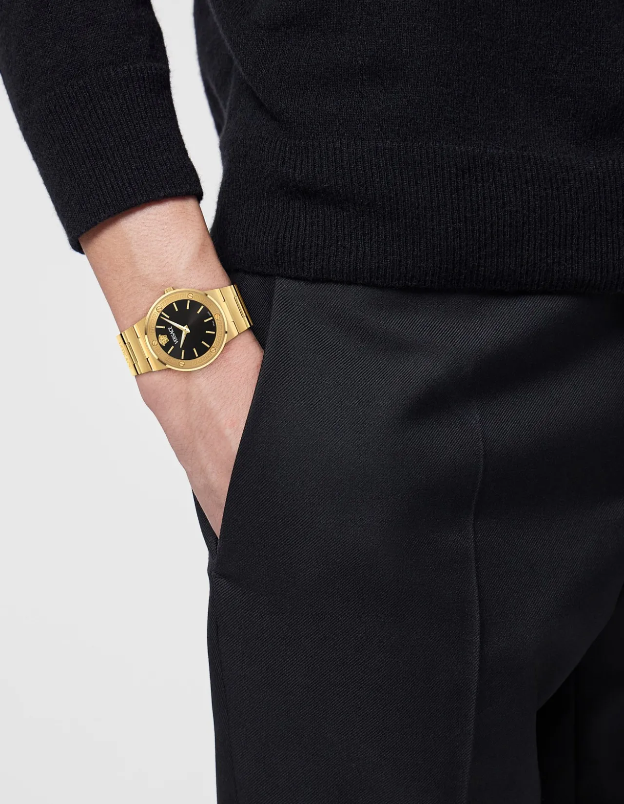 Greca Logo Aereo Slim Black Dial Bracelet Watch