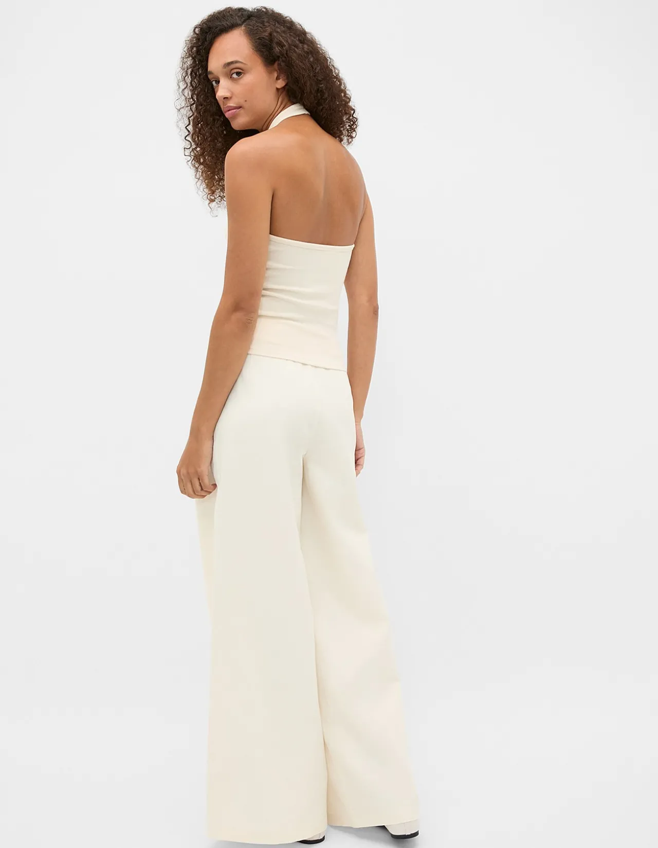 HALTER RIB SCOOP NECK TANK