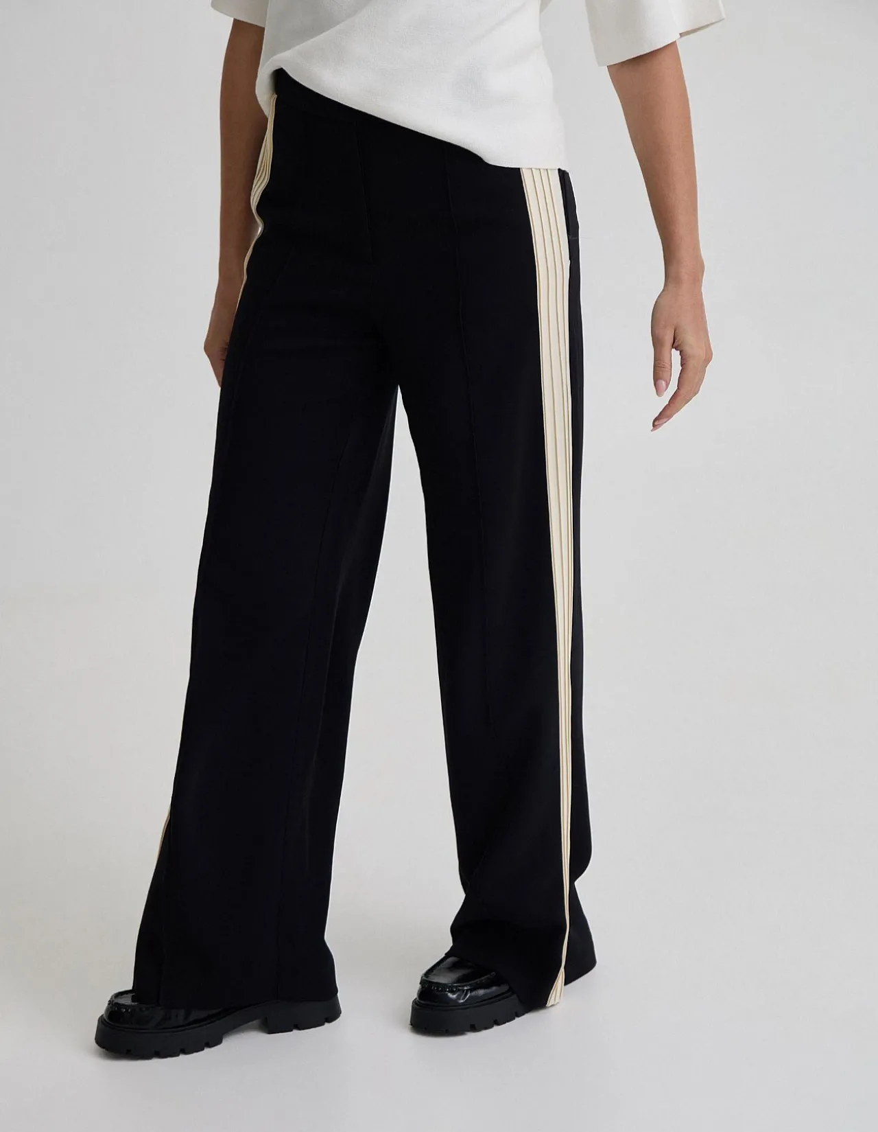 INES CONTRAST PANEL PANTS