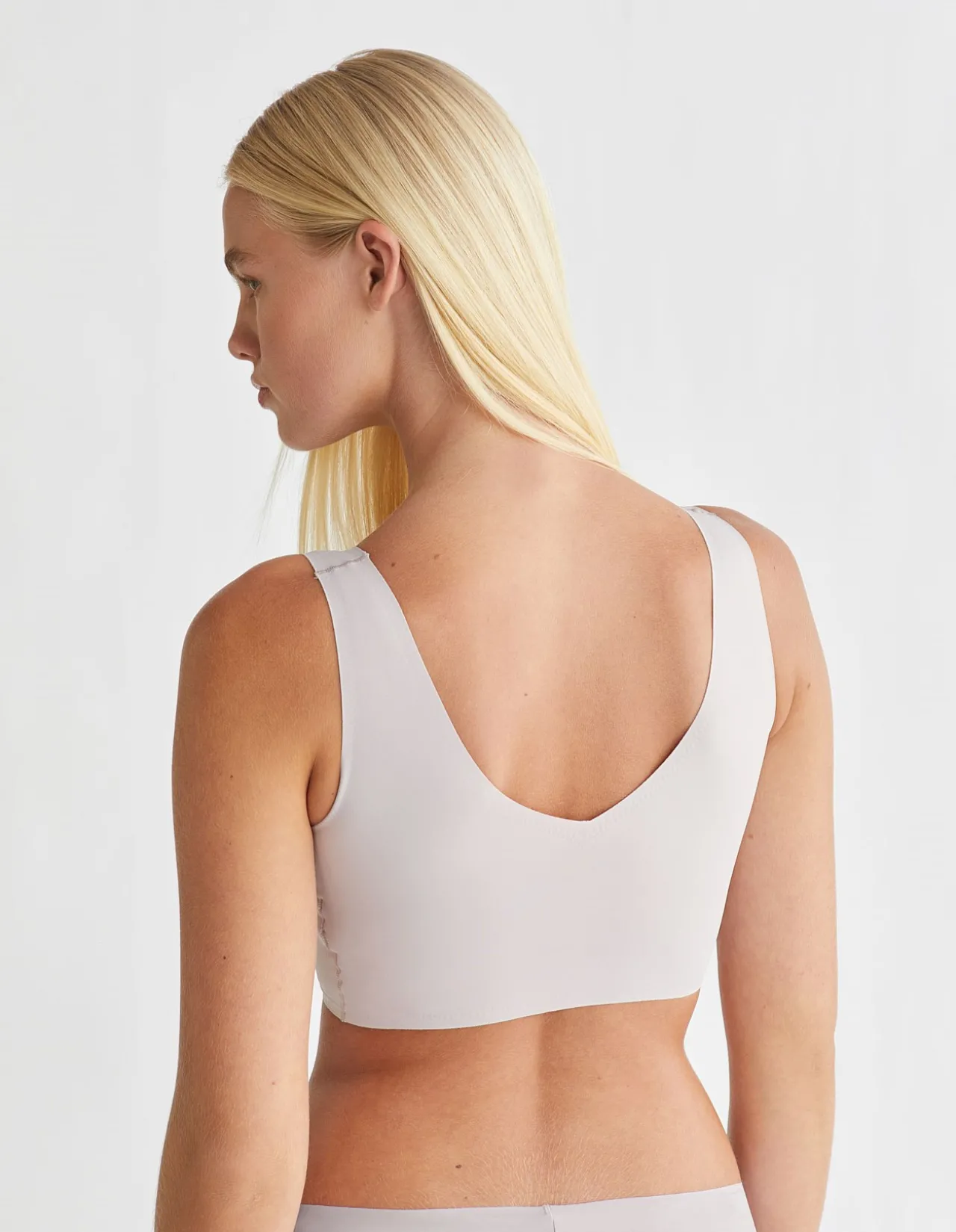 INVISIBLES COMFORT LIGHTLY LINED BRALETTE V NECK