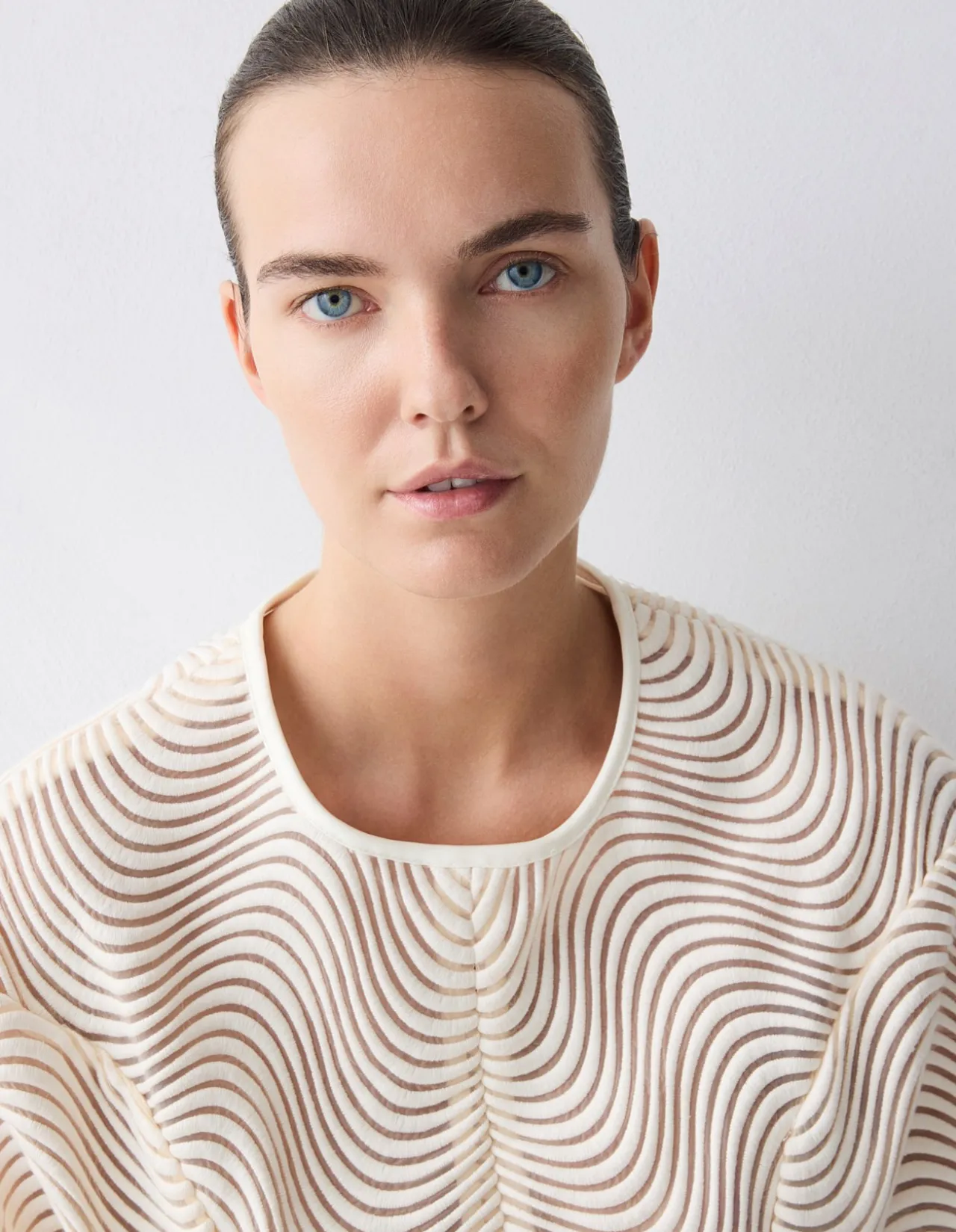 IVORY SCALLOPED LACE SHIFT TOP