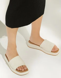 LARLEY T SANDAL