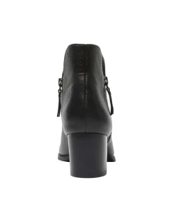LATCH BOOT