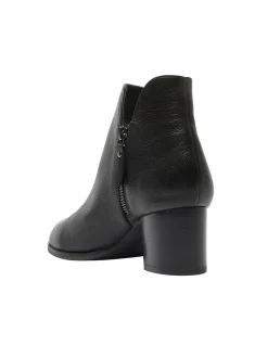 LATCH BOOT