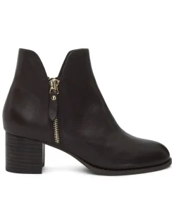 LATCH BOOT
