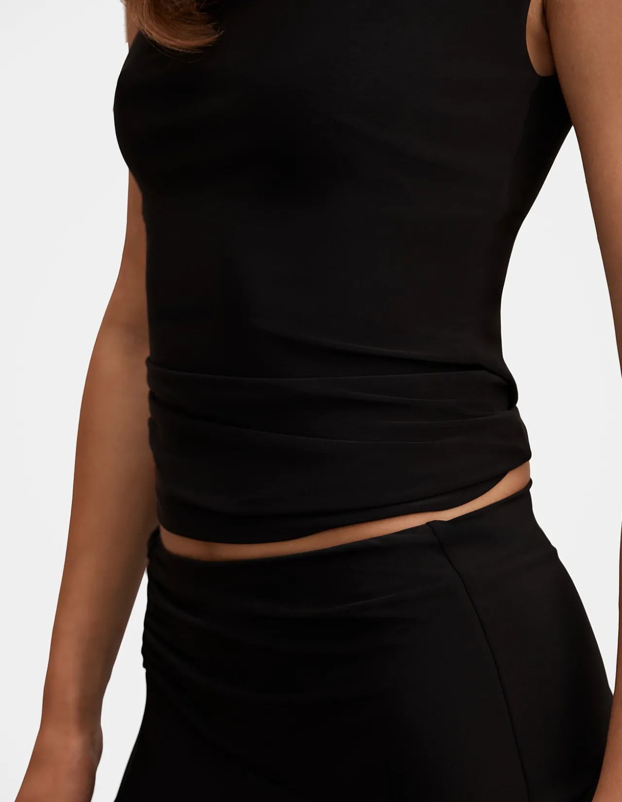 LOGAN ASYMMETRIC SHOULDER TOP
