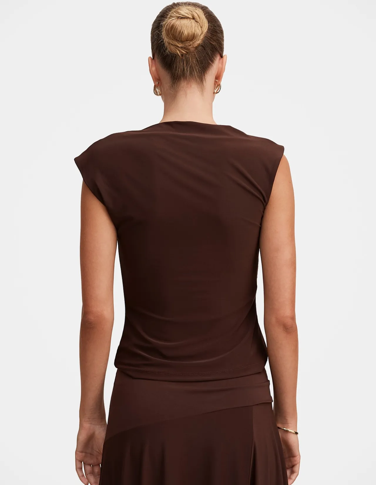 LOGAN ASYMMETRIC SHOULDER TOP