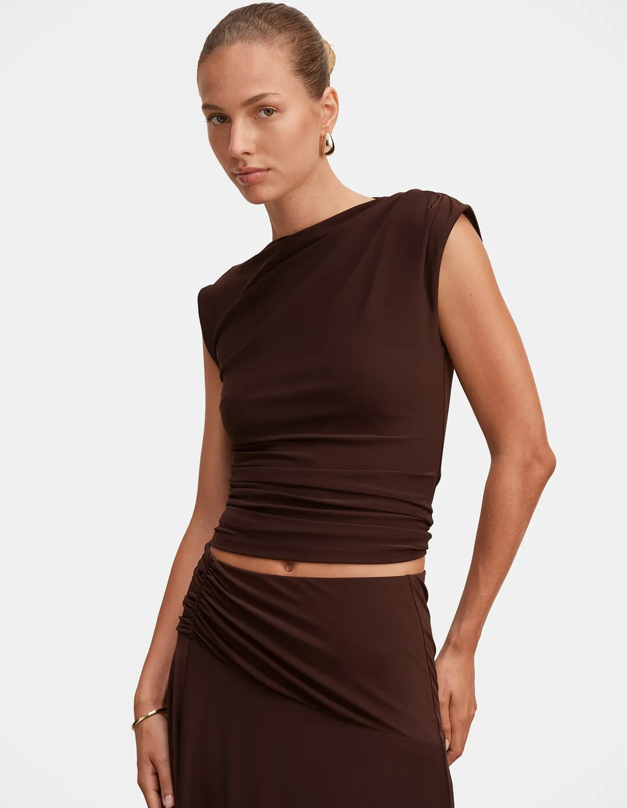 LOGAN ASYMMETRIC SHOULDER TOP