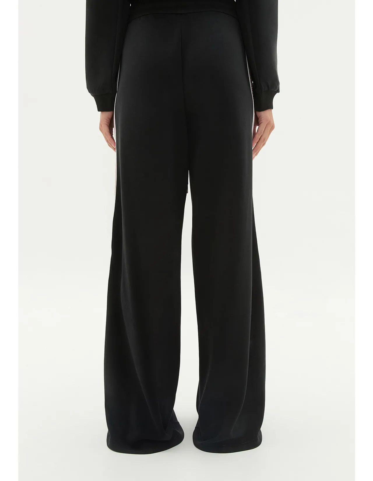 Logotape Zip Trackpants 504
