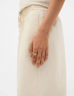 LOOPED RING