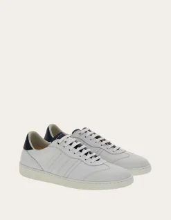 LOW TOP SNEAKER WITH SIGNATURE